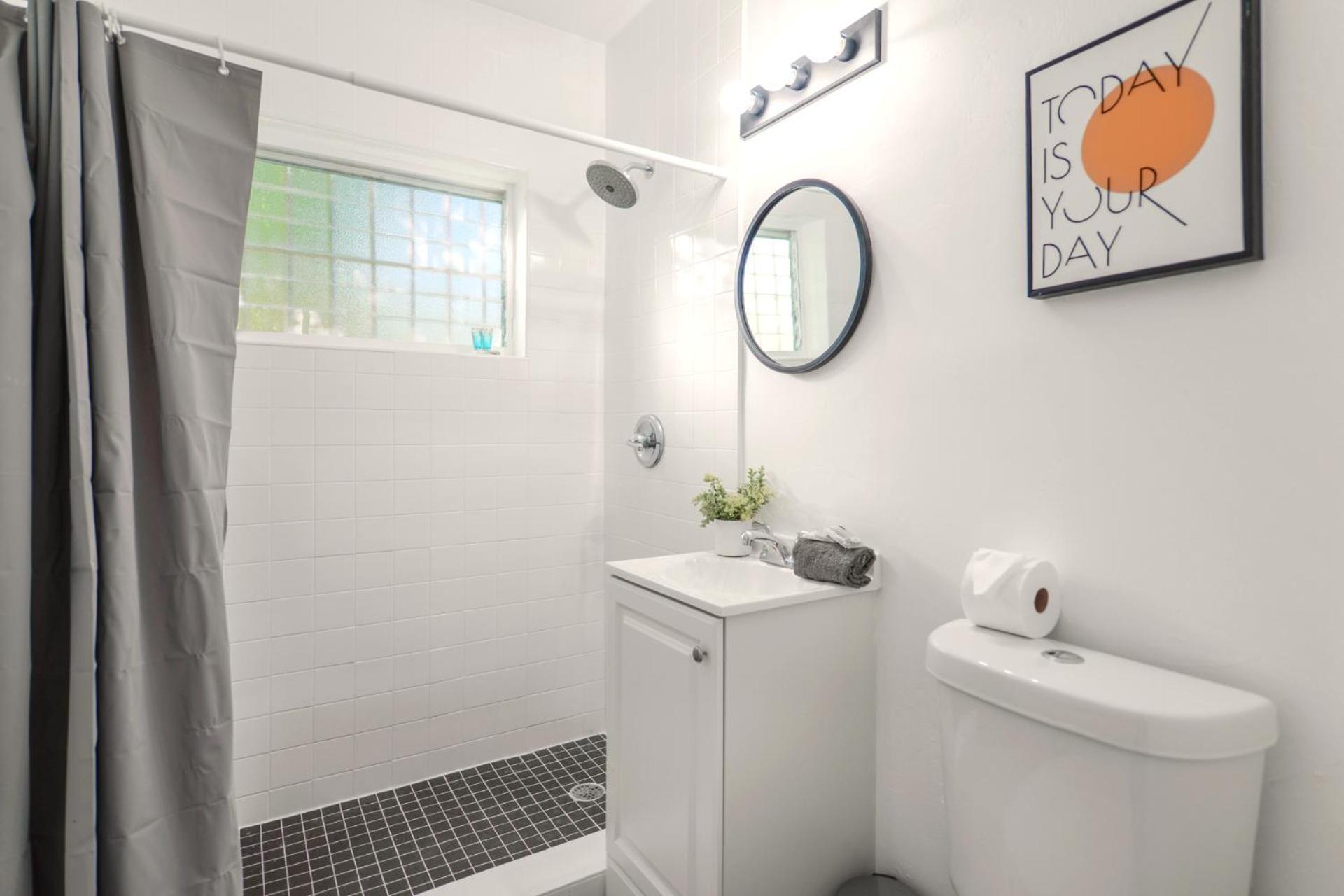 Convenient 15 Min From The Apartment *