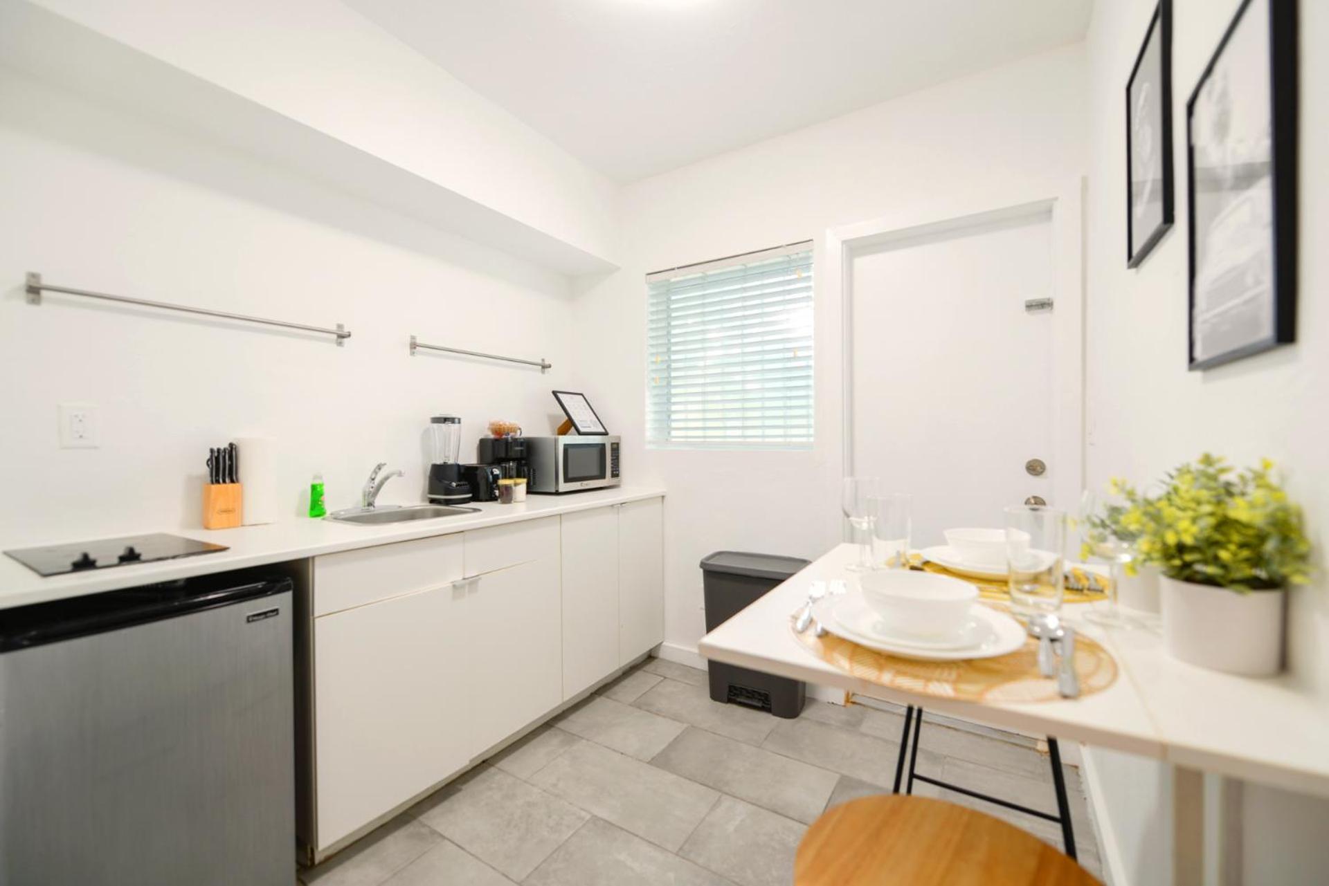 Convenient 15 Min From The Apartment Miami
